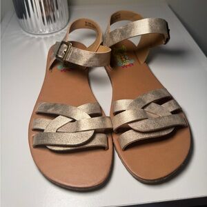 Rachel shoes sandals size 3, color gold.